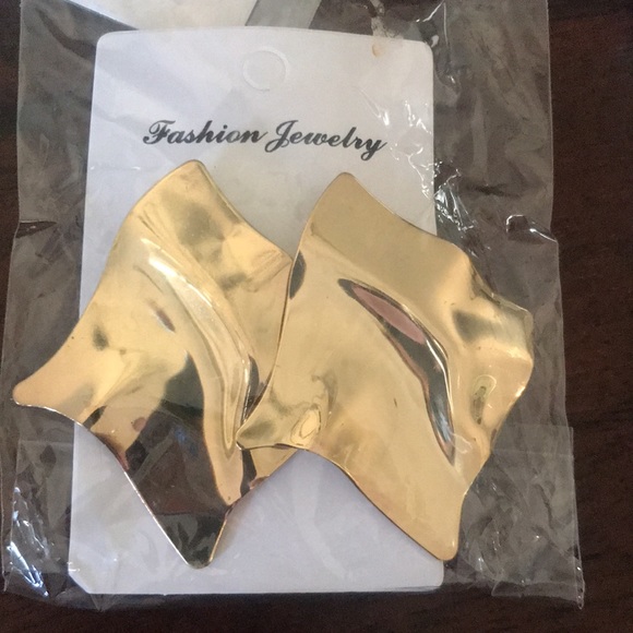 Gold Earrings- 9 pairs, ONE PRICE - Picture 13 of 13